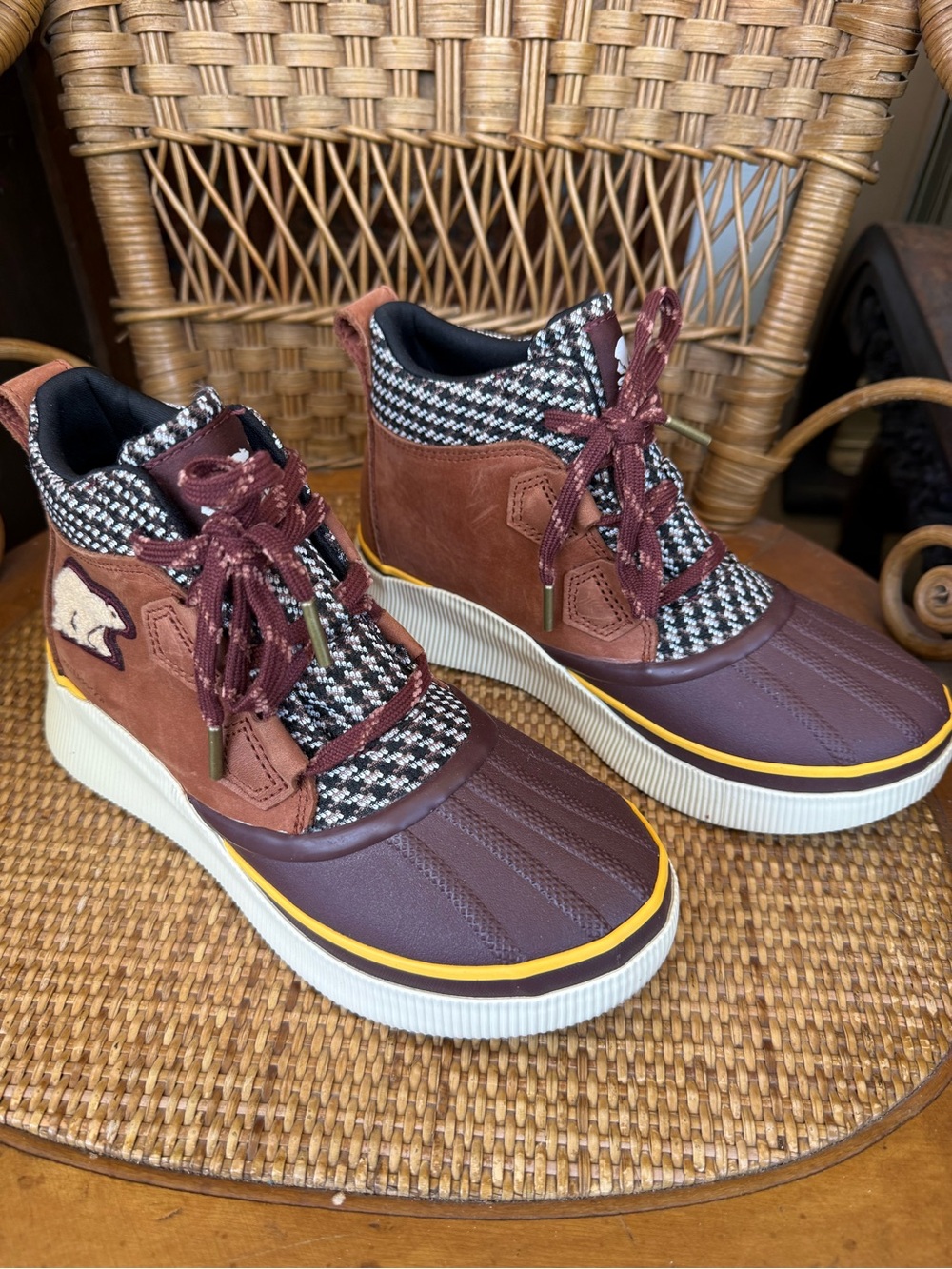 Women’s Sorel Brown & Black Lace-Up Houndstooth Duck Boots size 7.5